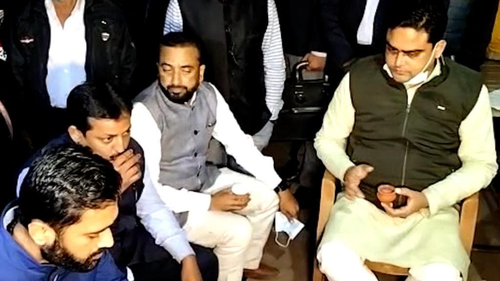 BJP: 'সুরের থেকে বেসুর শুনতে ভালো লাগলে, মানুষ সেটাই চায়', চড়ুইভাতি থেকে স্পষ্ট জবাব শান্তনু ঠাকুরের 