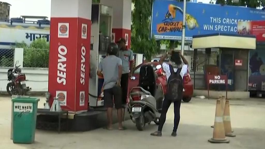 Petrol Diesel price Hike: ফের বাড়ল পেট্রোল ডিজেলের দাম? কবে রেহাই মিলবে এই নাভিশ্বাস দশা থেকে? 
