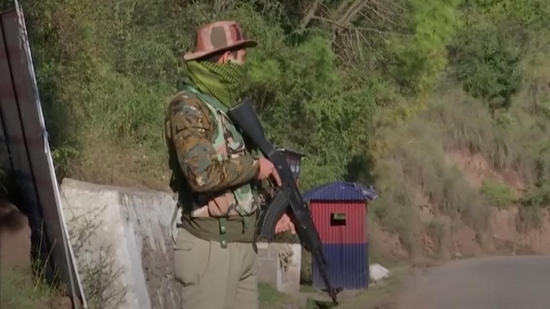 Amid heightened security, J&K policeman shot dead in Srinagar 