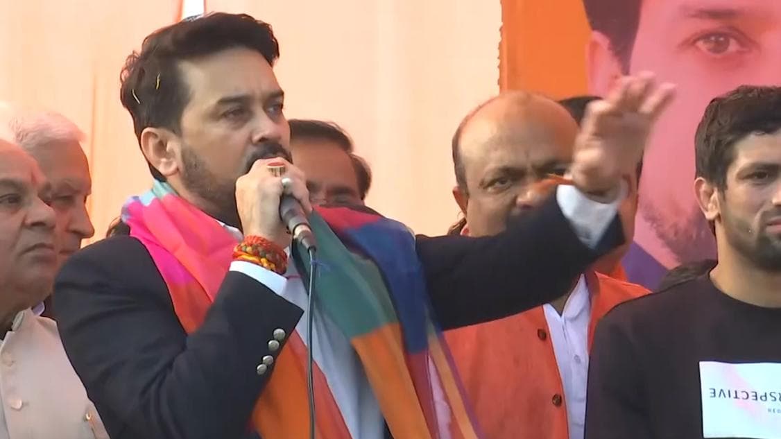 UP Election: बागपत पहुंचे अनुराग ठाकुर, बोले- सुनो भाई अखिलेश, तुम दंगे कराते हो और हम कराते हैं दंगल