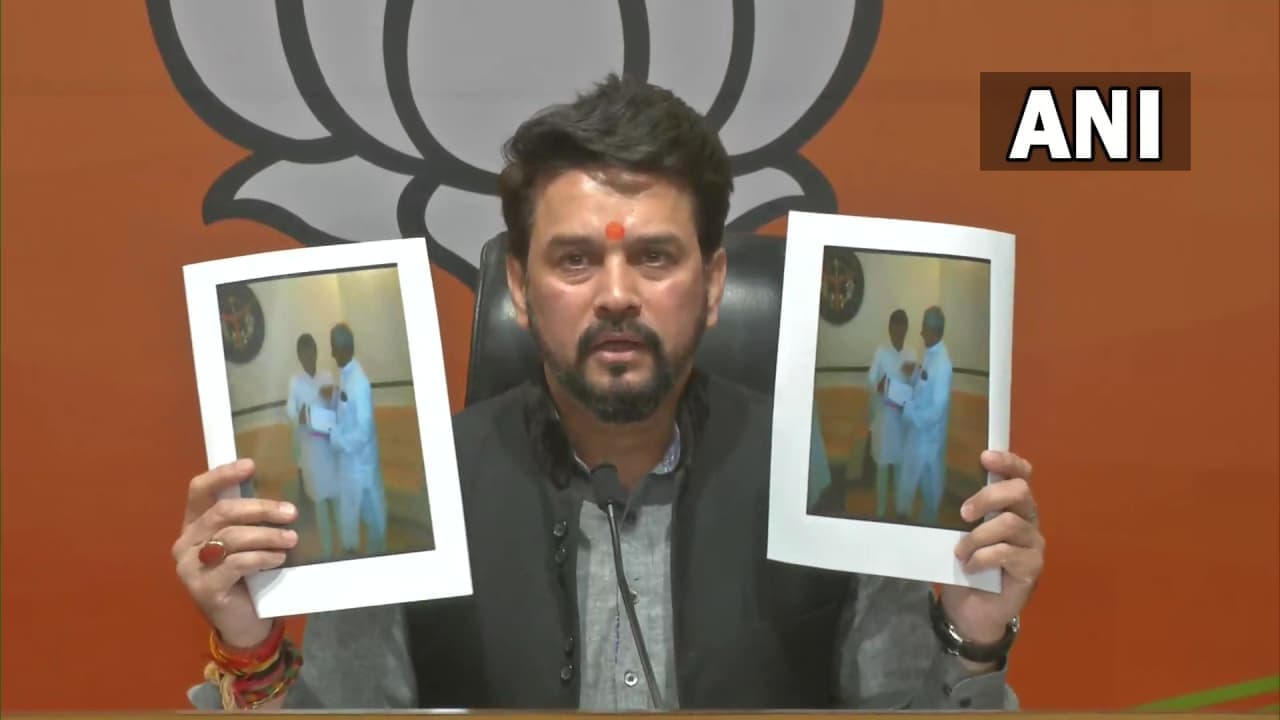 यूपी चुनाव में तीसरे चरण की वोटिंग से पहले अनुराग ठाकुर का अखिलेश पर निशाना यूपी चुनाव में तीसरे चरण की वोटिंग से पहले अनुराग ठाकुर का अखिलेश पर निशाना