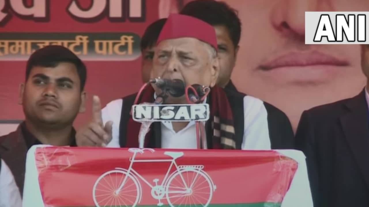 करहल में बेटे के लिए मुलायम सिंह ने मांगे वोट, कहा- मेरी भावना का मान रखना करहल में बेटे के लिए मुलायम सिंह ने मांगे वोट, कहा- मेरी भावना का मान रखना