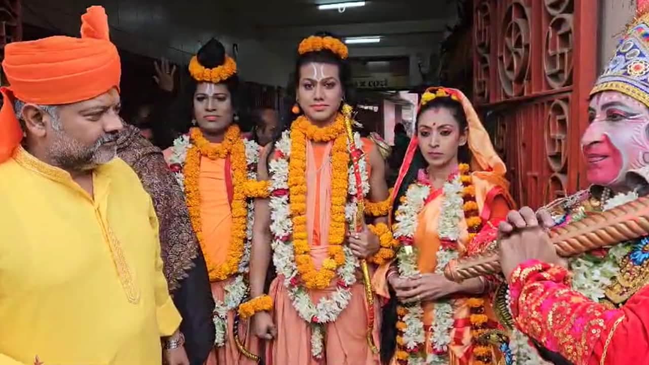 দমদম রোডে কলস যাত্রা
দমদম রোডে কলস যাত্রা