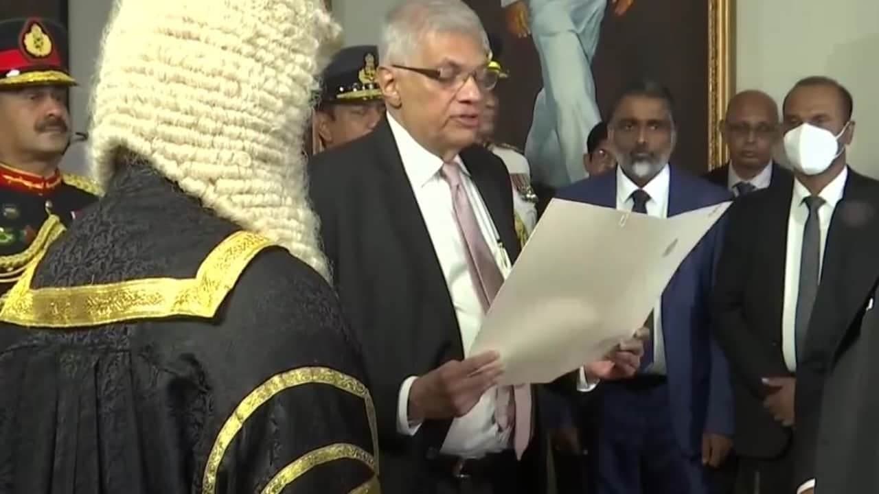 Sri lanka: रानिल विक्रमसिंघे ने श्रीलंका के राष्ट्रपति के तौर पर ली शपथ Sri lanka: रानिल विक्रमसिंघे ने श्रीलंका के राष्ट्रपति के तौर पर ली शपथ