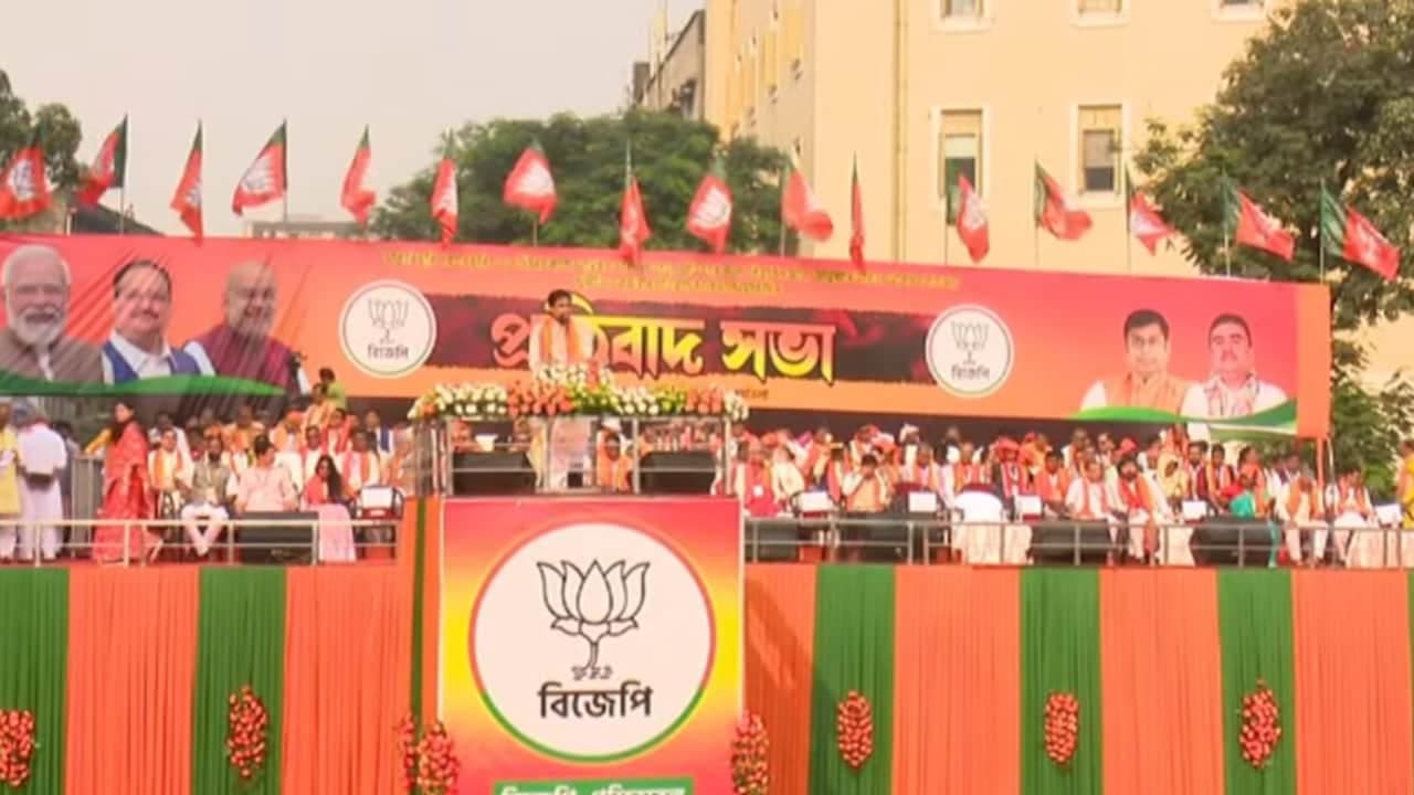 বক্তব্য রাখছেন শান্তনু ঠাকুর
বক্তব্য রাখছেন শান্তনু ঠাকুর