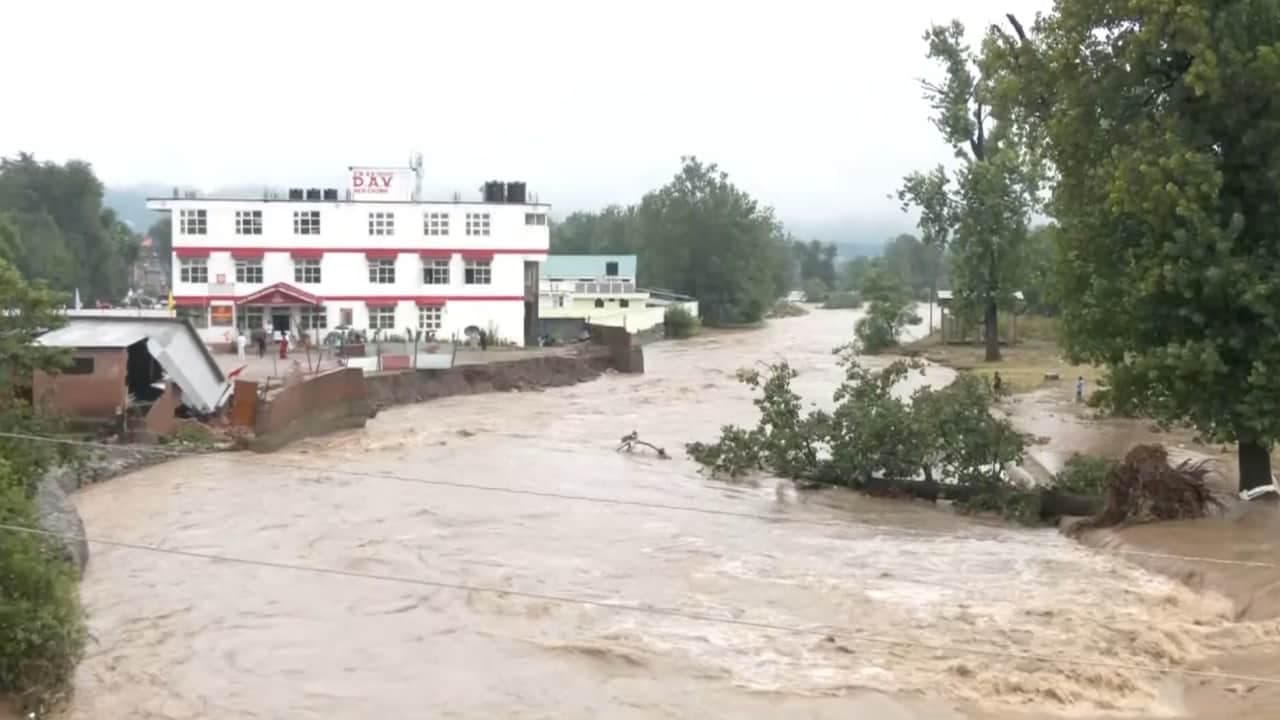 हिमाचल प्रदेश में अगले 5 दिन भारी बारिश की चेतावनी जारी, पिछले 24 घंटे में 21 लोगों की मौत हिमाचल प्रदेश में अगले 5 दिन भारी बारिश की चेतावनी जारी, पिछले 24 घंटे में 21 लोगों की मौत