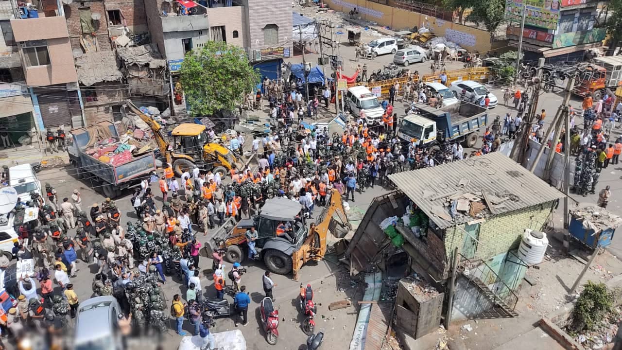 SC stays anti-encroachment drive in Delhi's Jahangirpuri SC stays anti-encroachment drive in Delhi's Jahangirpuri
