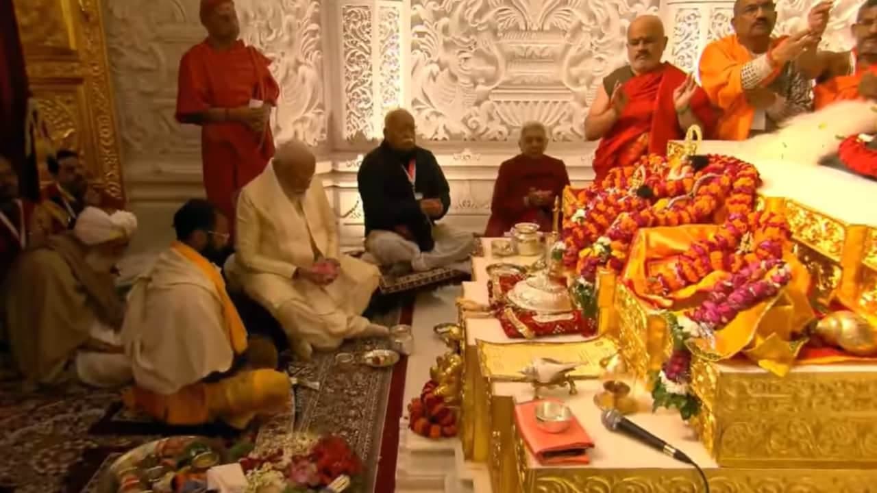 চলছে আচার-অনুষ্ঠান চলছে আচার-অনুষ্ঠান