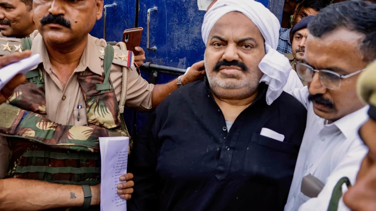 'वो मुझे मारना चाहते हैं', साबरमती जेल से निकलते बोला अतीक अहमद 'वो मुझे मारना चाहते हैं', साबरमती जेल से निकलते बोला अतीक अहमद