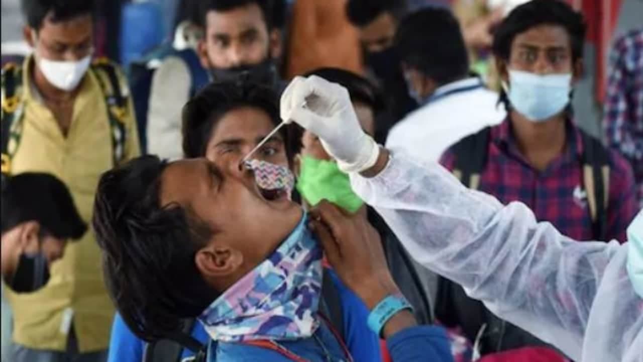 Corona Cases in India: कोरोना के बढ़ते मामलों ने बढ़ाई चिंता, लगातार तीसरे दिन 20 हजार से ज्यादा नए Corona Cases in India: कोरोना के बढ़ते मामलों ने बढ़ाई चिंता, लगातार तीसरे दिन 20 हजार से ज्यादा नए