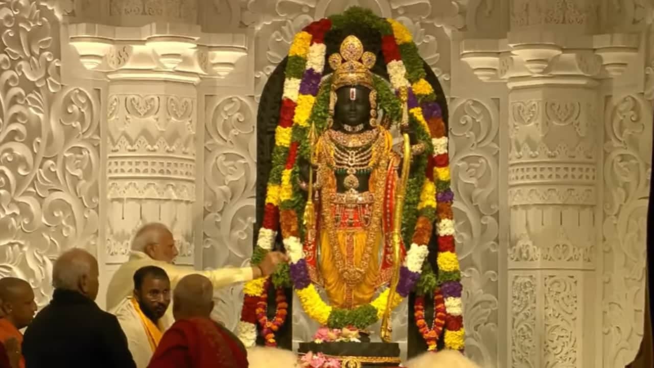 মূল মূর্তি উন্মোচিত হল মূল মূর্তি উন্মোচিত হল