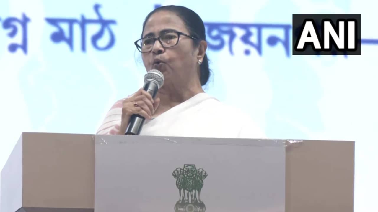 दूसरे समुदाय के लोगों की अवहेलना करना सही नहीं- ममता बनर्जी दूसरे समुदाय के लोगों की अवहेलना करना सही नहीं- ममता बनर्जी