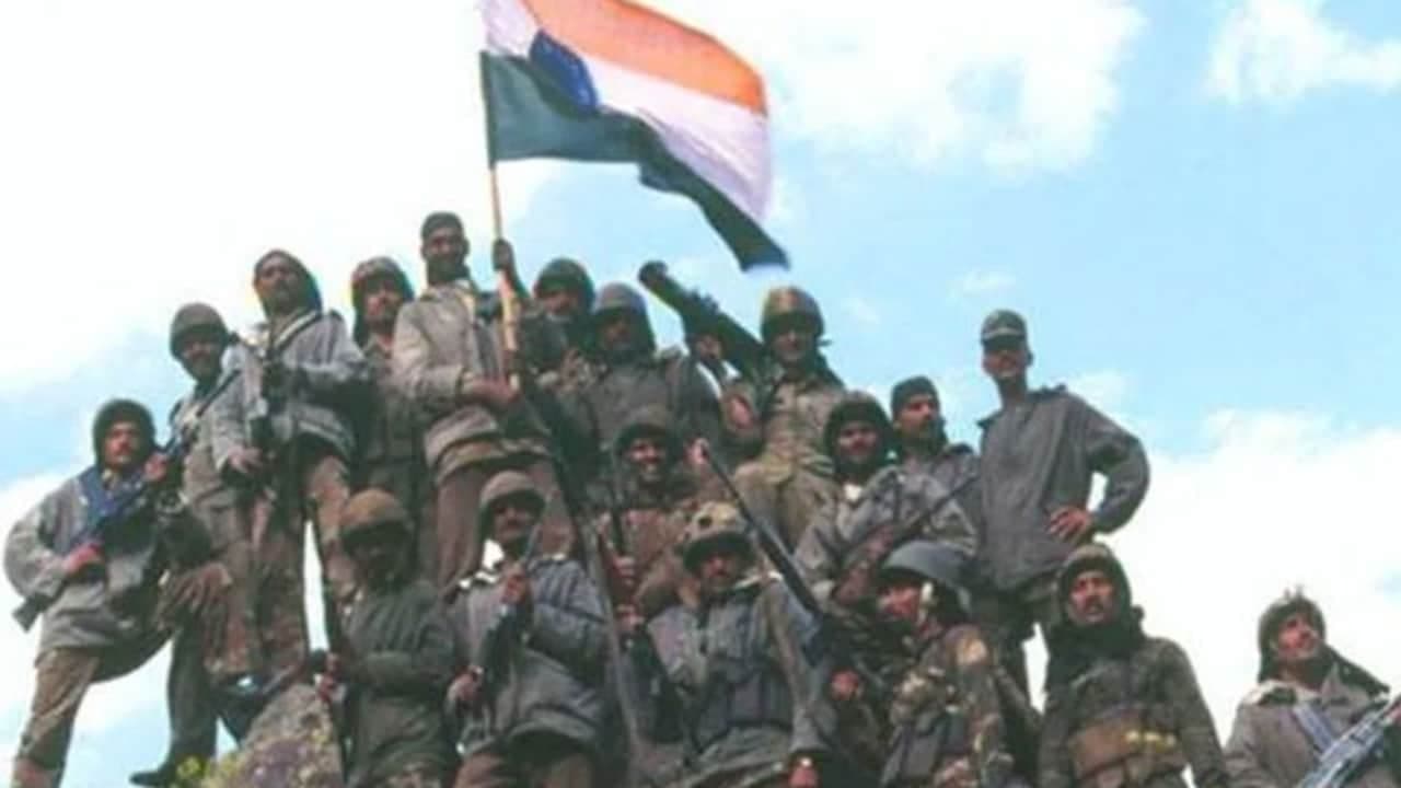 Kargil Vijay Diwas: युद्ध में पाकिस्तान से जीत और वीर जवानों की जांबाजी की निशानी Kargil Vijay Diwas: युद्ध में पाकिस्तान से जीत और वीर जवानों की जांबाजी की निशानी