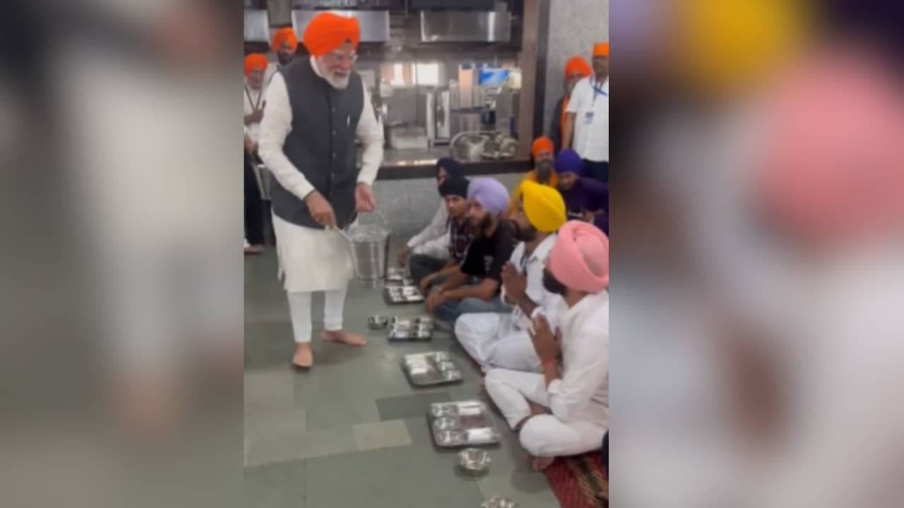 PM Modi serves 'langar' in Bihar PM Modi serves 'langar' in Bihar