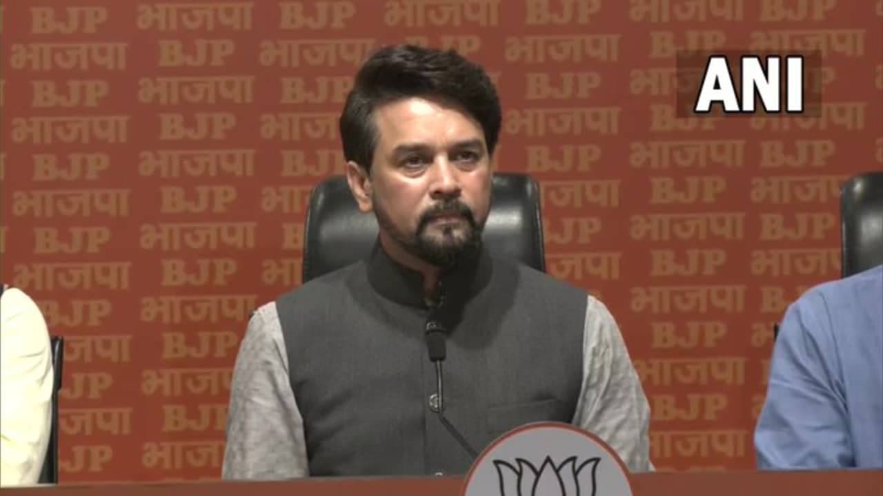 शराब नीति पर अनुराग ठाकुर ने केजरीवाल को बताया आरोपी, सिसोदिया को बताया MONEY SHH शराब नीति पर अनुराग ठाकुर ने केजरीवाल को बताया आरोपी, सिसोदिया को बताया MONEY SHH