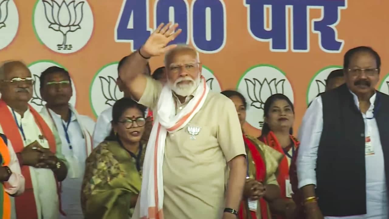 Congress falls into PM Modi's crosshairs Congress falls into PM Modi's crosshairs