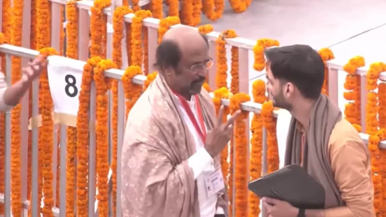 পৌঁছলেন রজনীকান্ত পৌঁছলেন রজনীকান্ত