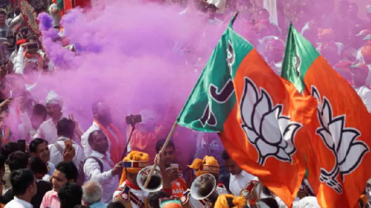 Gujarat Election Result Live : গুজরাতে ফের সরকার গঠনের পথে বিজেপি Gujarat Election Result Live : গুজরাতে ফের সরকার গঠনের পথে বিজেপি