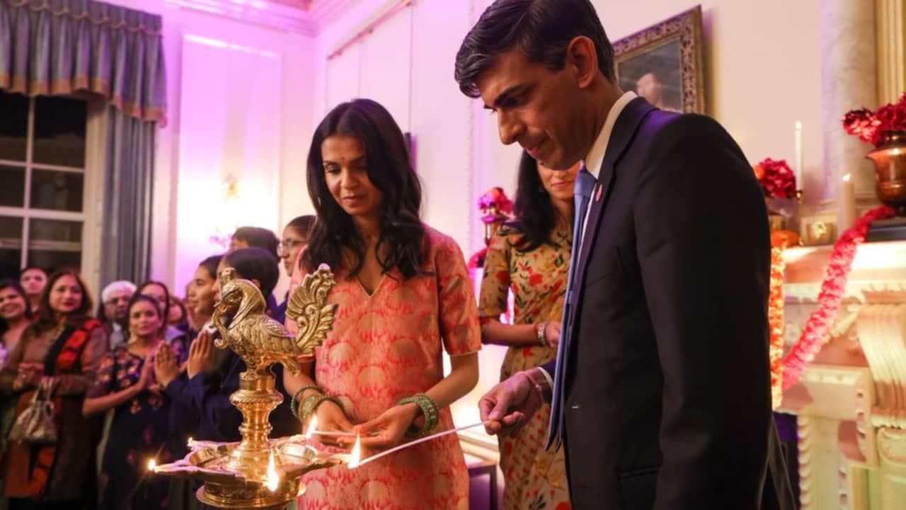 ब्रिटिश पीएम ऋषि सुनक ने हिंदू समुदाय के मेहमानों का स्वागत किया ब्रिटिश पीएम ऋषि सुनक ने हिंदू समुदाय के मेहमानों का स्वागत किया