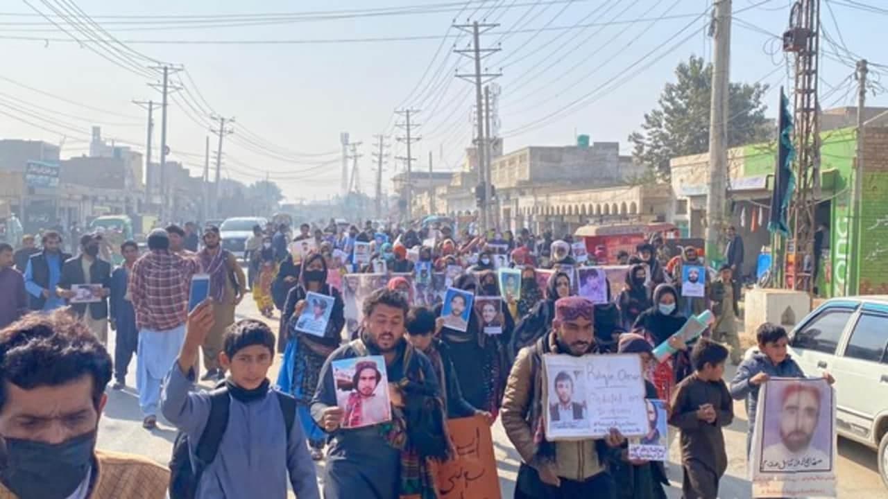 बलूचिस्तान में कथित न्यायिक हत्याओं के खिलाफ प्रदर्शनकारियों ने इस्लामाबाद तक शुरू किया मार्च
बलूचिस्तान में कथित न्यायिक हत्याओं के खिलाफ प्रदर्शनकारियों ने इस्लामाबाद तक शुरू किया मार्च