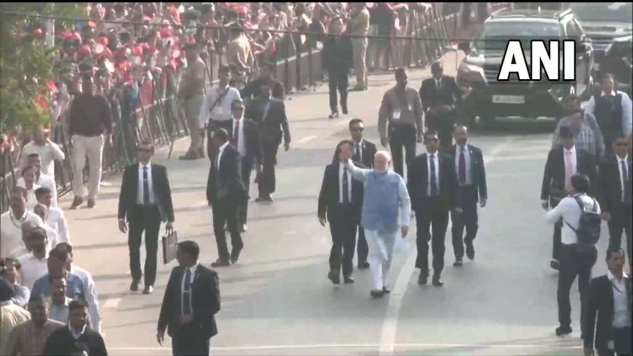 Gujarat Election 2022: PM Modi greets people en route to booth Gujarat Election 2022: PM Modi greets people en route to booth