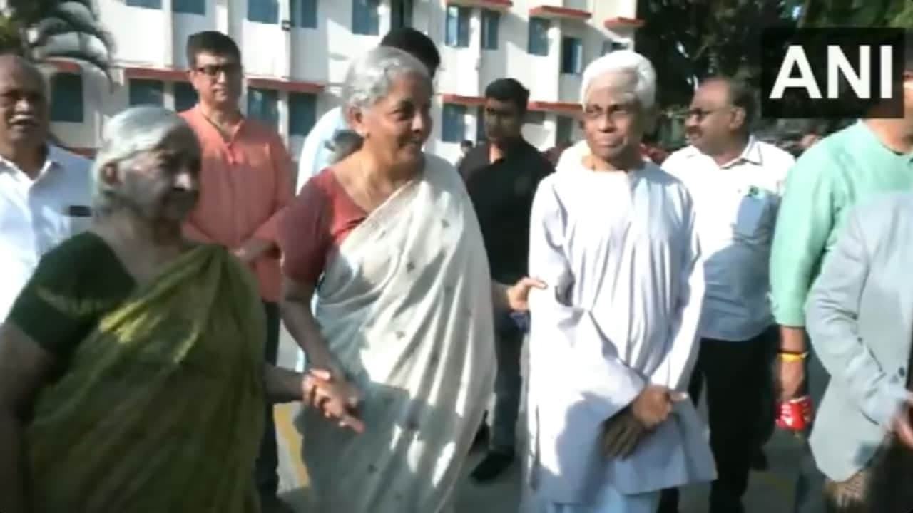 Karnataka Voting Live: Union Finance Minister votes in Bengaluru Karnataka Voting Live: Union Finance Minister votes in Bengaluru