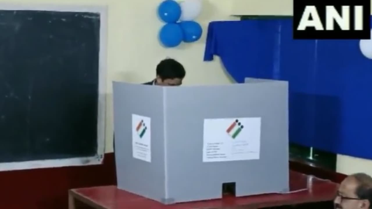 Karnataka Polls: State's Chief Electoral Officer casts vote Karnataka Polls: State's Chief Electoral Officer casts vote