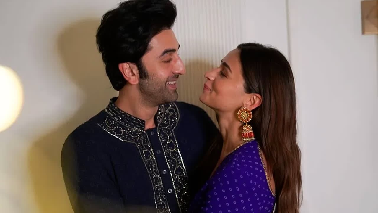 Alia, Ranbir, Wedding LIVE: Couple to seek Lord Ganesha's blessing Alia, Ranbir, Wedding LIVE: Couple to seek Lord Ganesha's blessing