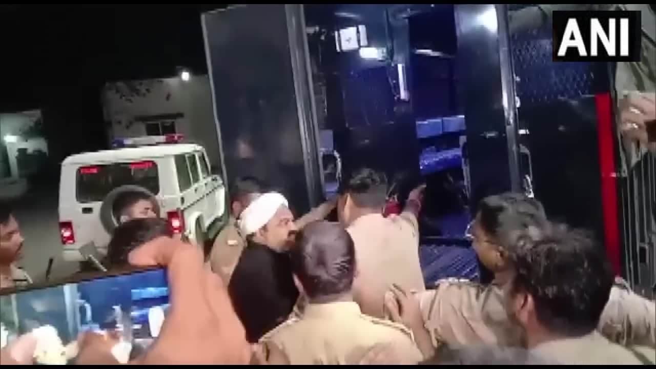 अतीक अहमद को लेकर गुजरात से राजस्थान में दाखिल हुआ यूपी पुलिस का काफिला अतीक अहमद को लेकर गुजरात से राजस्थान में दाखिल हुआ यूपी पुलिस का काफिला