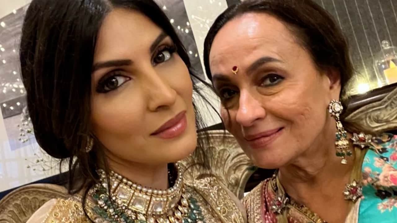 Alia-Ranbir wedding: Riddhima poses with Alia's mother Alia-Ranbir wedding: Riddhima poses with Alia's mother