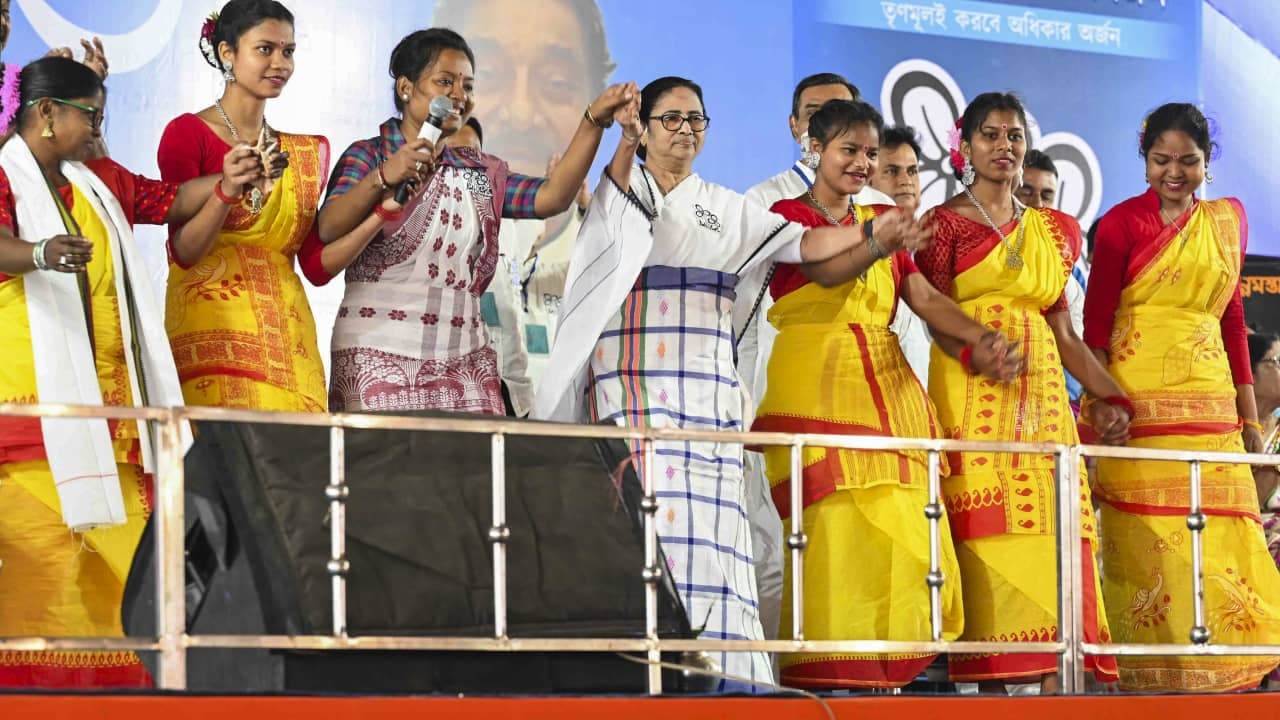 Mamata Banerjee deciphers 'Modi ki guarantee' Mamata Banerjee deciphers 'Modi ki guarantee'