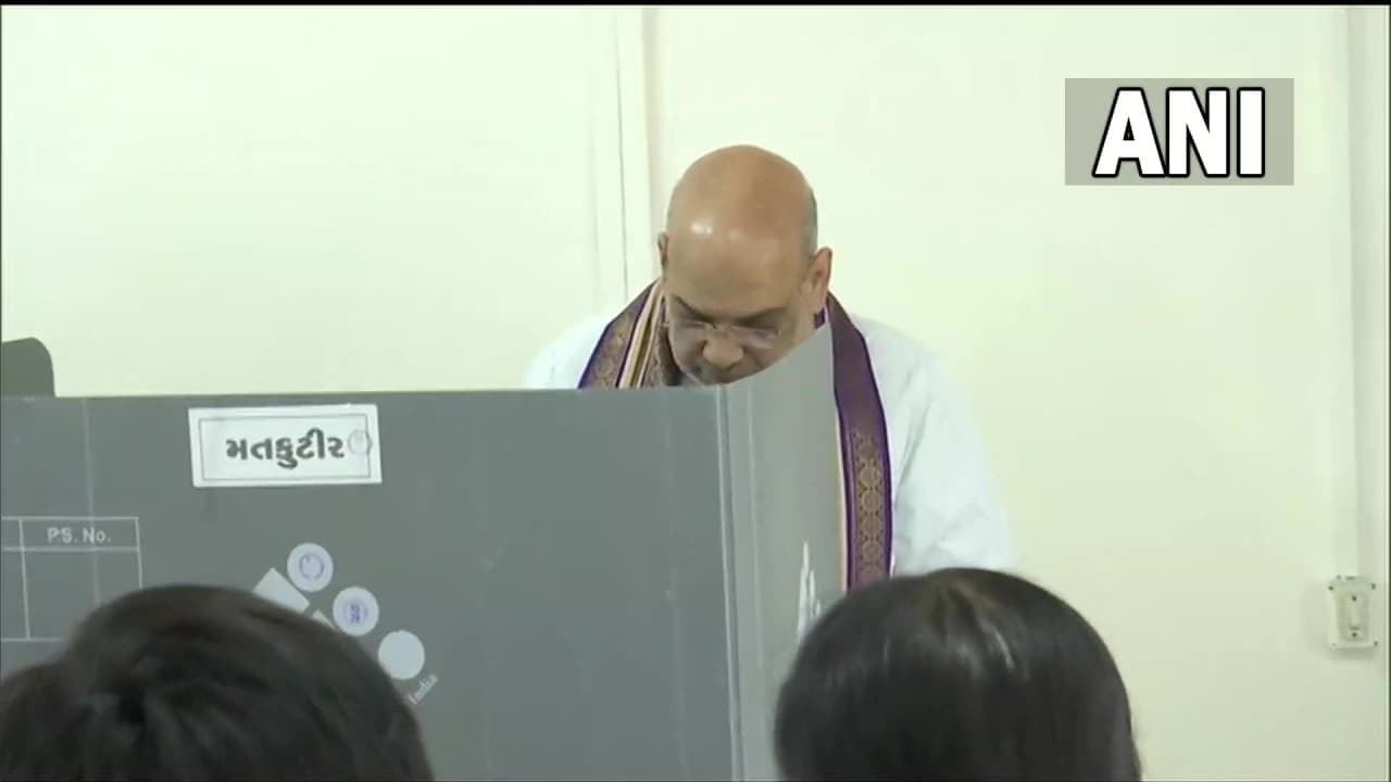 Gujarat Election 2022: Amit Shah and family cast vote Gujarat Election 2022: Amit Shah and family cast vote