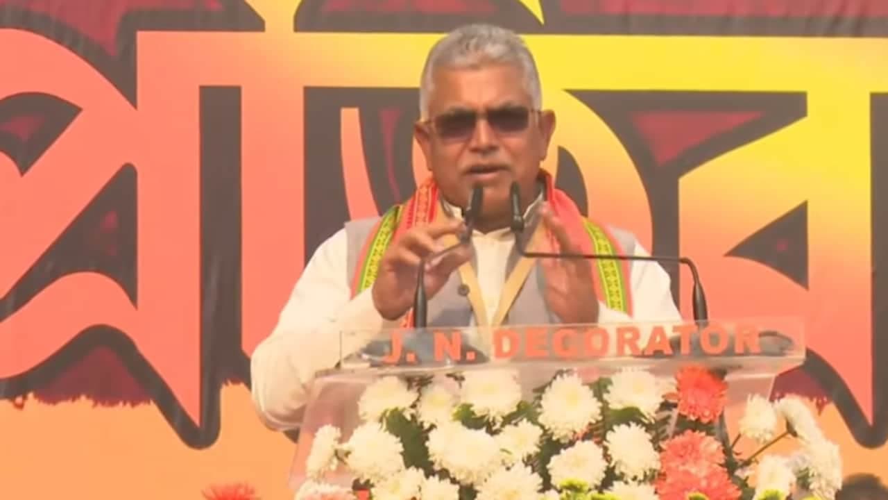 বক্তব্য রাখছেন দিলীপ ঘোষ
বক্তব্য রাখছেন দিলীপ ঘোষ