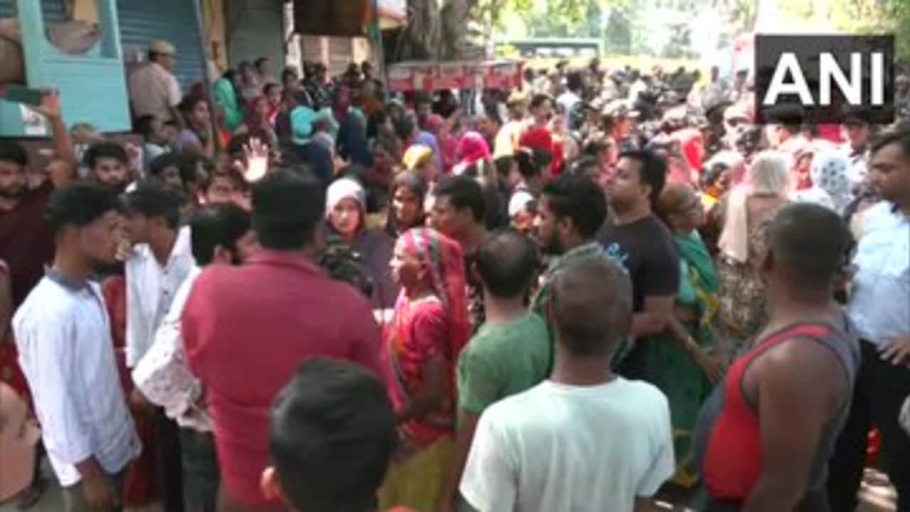 दिल्ली में युवक की हत्या के विरोध में प्रदर्शन, आरोपी की गिरफ्तारी की मांग दिल्ली में युवक की हत्या के विरोध में प्रदर्शन, आरोपी की गिरफ्तारी की मांग