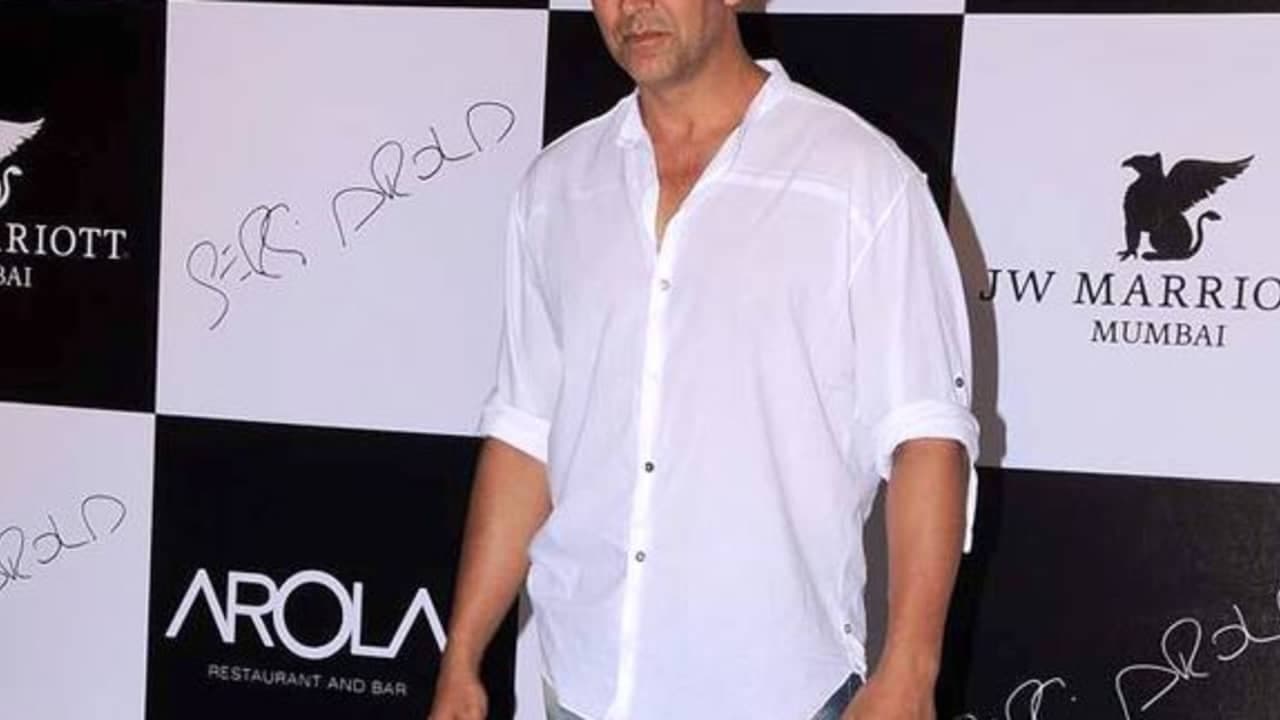 Akshay Kumar फिर बने हाईएस्ट टैक्सपेयर, इनकम टैक्स डिपार्टमेंट से मिला सम्मान Akshay Kumar फिर बने हाईएस्ट टैक्सपेयर, इनकम टैक्स डिपार्टमेंट से मिला सम्मान