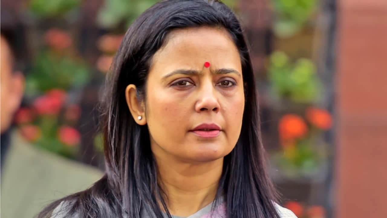 Mahua Moitra की याचिका सुनवाई योग्य नहीं : लोकसभा सचिवालय ने उच्चतम न्यायालय से कहा
Mahua Moitra की याचिका सुनवाई योग्य नहीं : लोकसभा सचिवालय ने उच्चतम न्यायालय से कहा