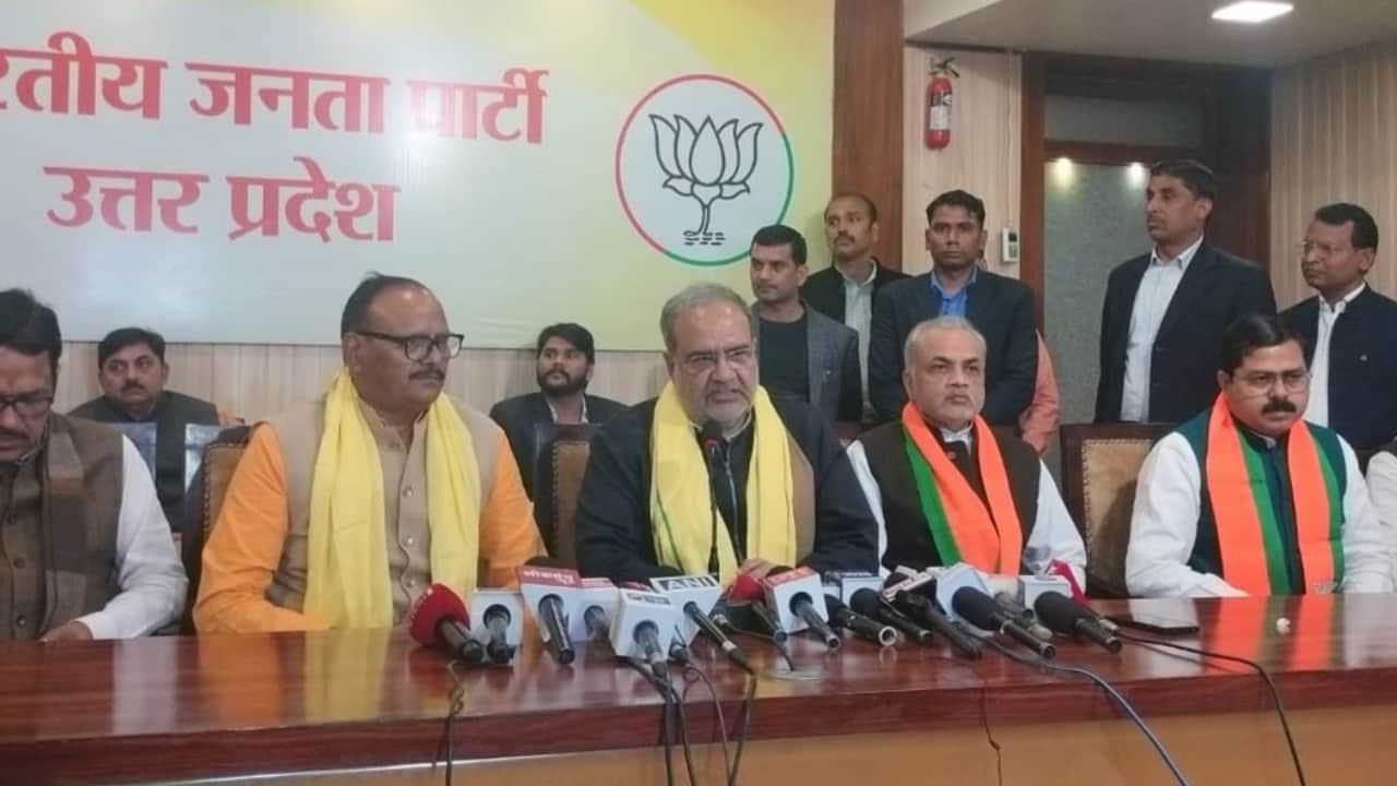 BJP के हुए लाल बहादुर शास्त्री के पोते, लखनऊ में विभाकर शास्त्री ने ज्वाइन की पार्टी
BJP के हुए लाल बहादुर शास्त्री के पोते, लखनऊ में विभाकर शास्त्री ने ज्वाइन की पार्टी