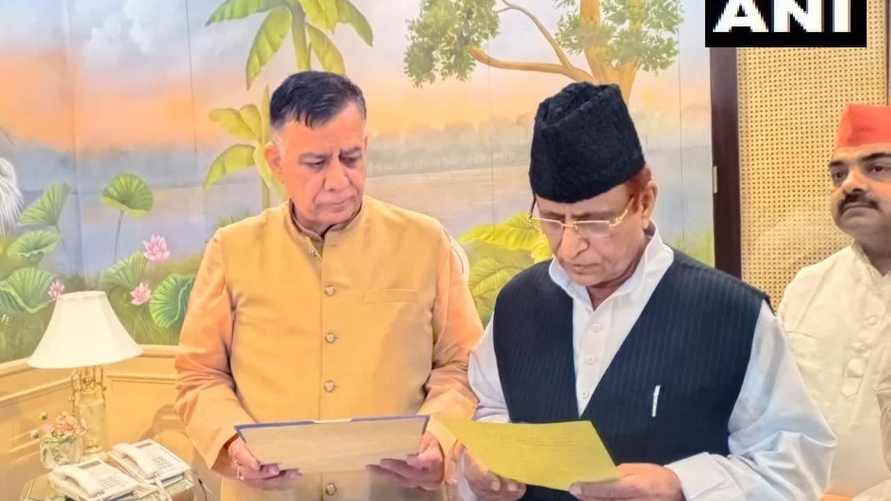 आजम खान ने ली विधायकी की शपथ आजम खान ने ली विधायकी की शपथ
