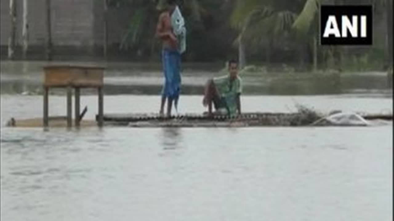 असम में बाढ़ की वजह से 7 जिलों में लगभग 57,000 लोग प्रभावित, तीन लोगों की मौत असम में बाढ़ की वजह से 7 जिलों में लगभग 57,000 लोग प्रभावित, तीन लोगों की मौत