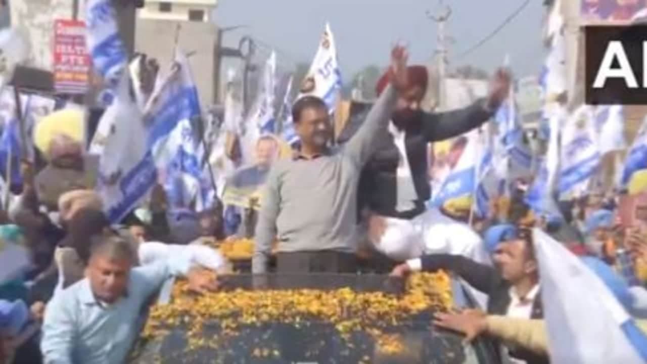 गुरदासपुर में अरविंद केजरीवाल का रोड शो गुरदासपुर में अरविंद केजरीवाल का रोड शो