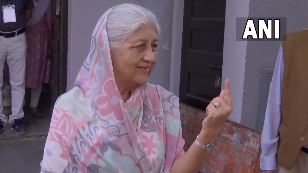 Gujarat Election 2022: Erstwhile royal Shubhanginiraje votes Gujarat Election 2022: Erstwhile royal Shubhanginiraje votes