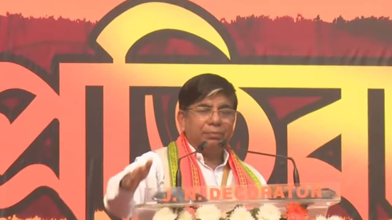 বক্তব্য রাখছেন সুভাষ সরকার
বক্তব্য রাখছেন সুভাষ সরকার