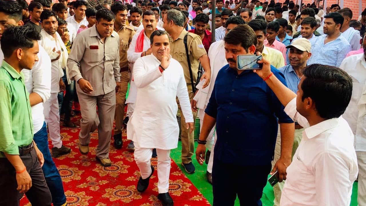 आजमगढ़ लोकसभा: अखिलेश ने चचेरे भाई धर्मेंद्र को मैदान में उतारा आजमगढ़ लोकसभा: अखिलेश ने चचेरे भाई धर्मेंद्र को मैदान में उतारा