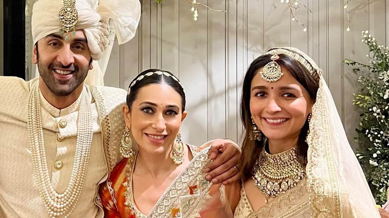 Ranbir Alia Wedding: Karisma Kapoor clicks photo with newlyweds Ranbir Alia Wedding: Karisma Kapoor clicks photo with newlyweds