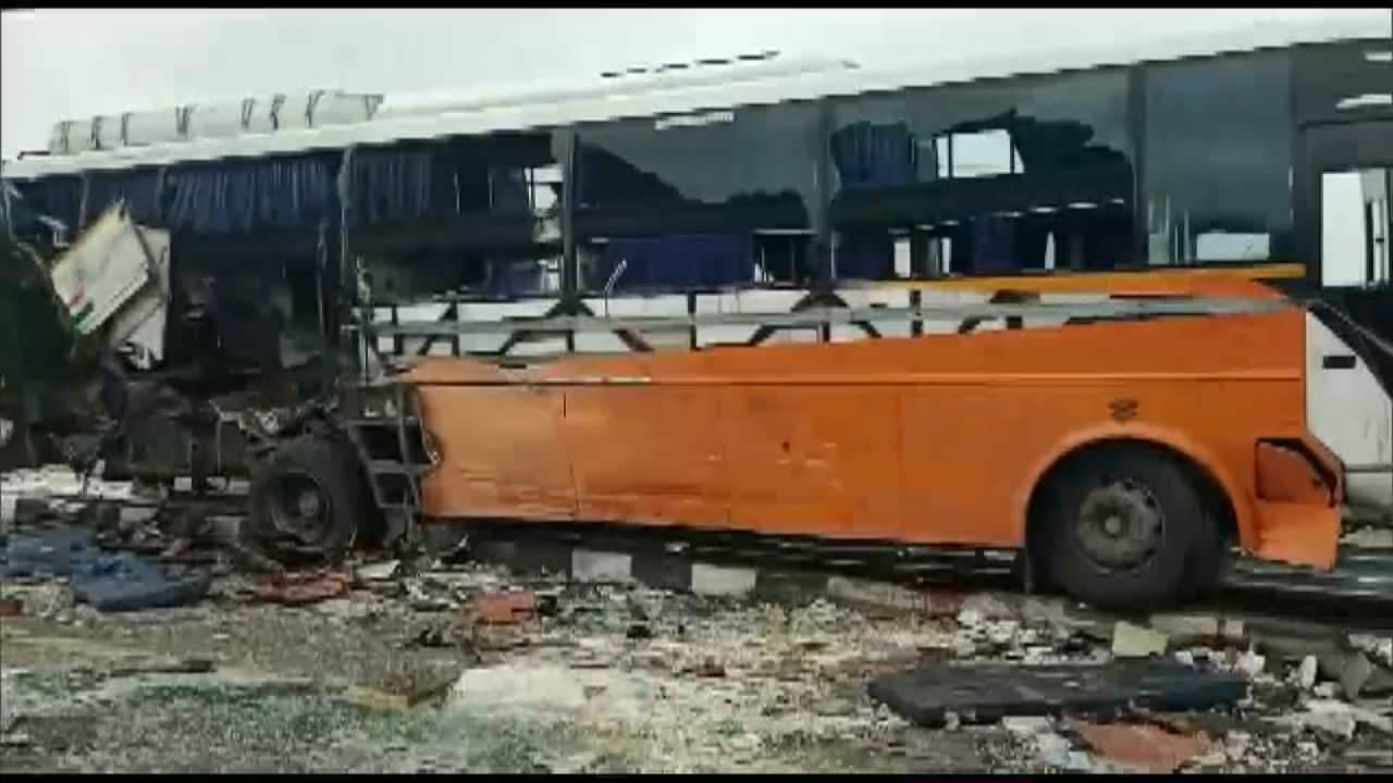 UP News: पूर्वांचल एक्सप्रेसवे पर सड़क हादसे में 8 की मौत, दो डबल-डेकर बस की टक्कर से हादसा UP News: पूर्वांचल एक्सप्रेसवे पर सड़क हादसे में 8 की मौत, दो डबल-डेकर बस की टक्कर से हादसा