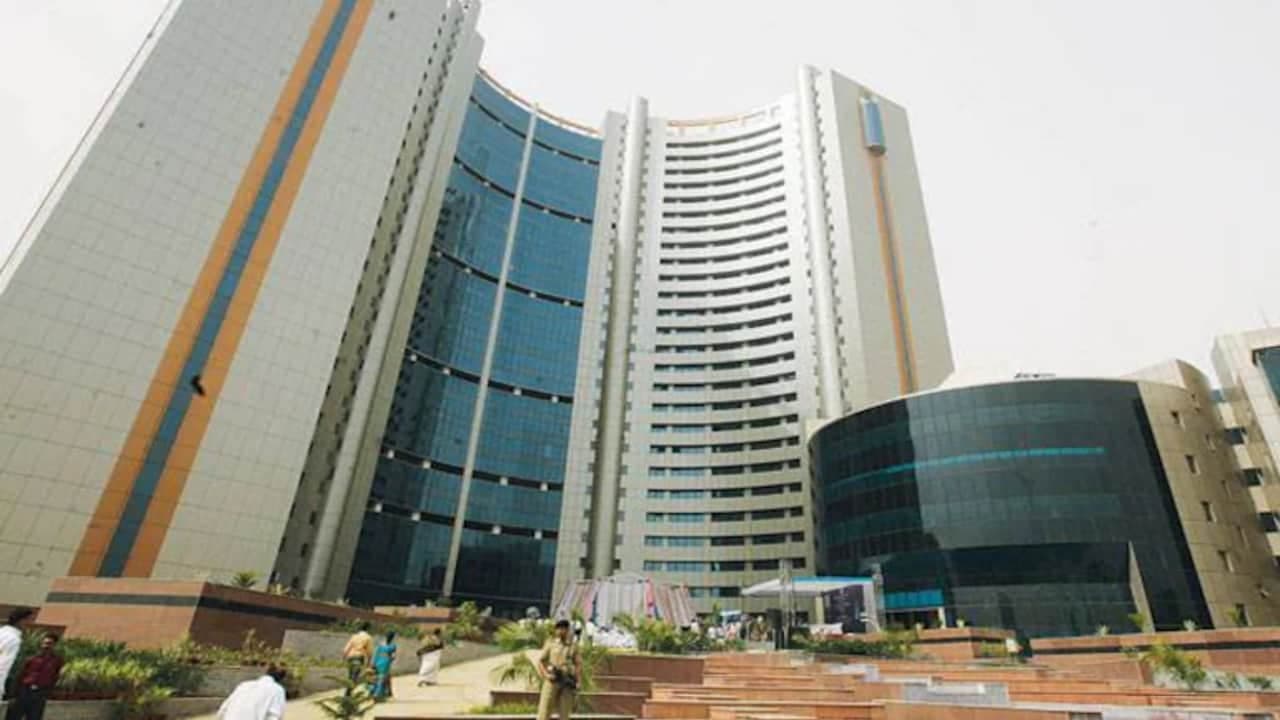 Delhi: 10 साल बाद आज एक हो जाएंगे तीनों निगम Delhi: 10 साल बाद आज एक हो जाएंगे तीनों निगम