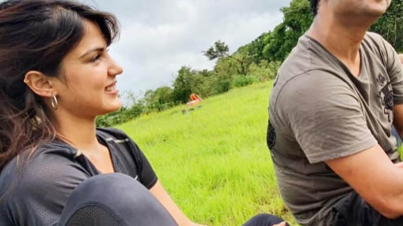 SSR Drugs Case: NCB का दावा- रिया चक्रवर्ती ने कई बार सुशांत के लिए खरीदा था गांजा SSR Drugs Case: NCB का दावा- रिया चक्रवर्ती ने कई बार सुशांत के लिए खरीदा था गांजा